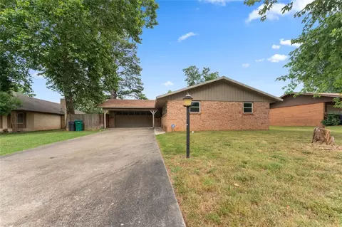 824 11th St, Rogers, AR 72756