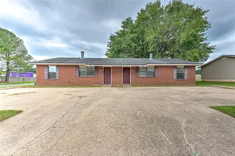 4451 W 4453 W Acoma St, Fayetteville, AR 72704