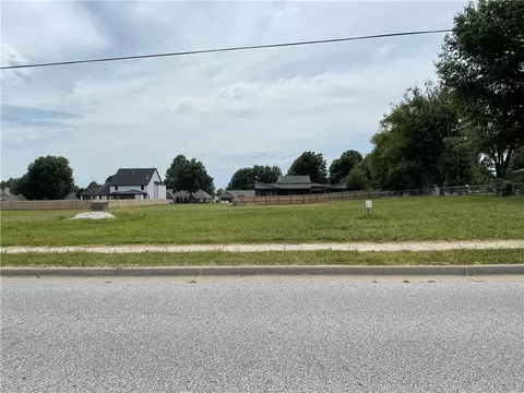 4300 Turner St, Springdale, AR 72764