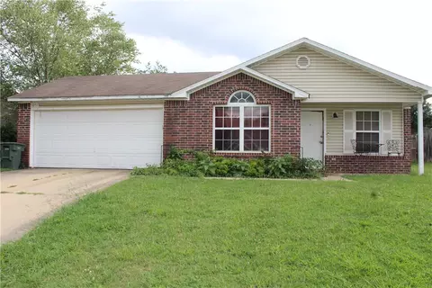 1051 Nelson Dr, Fayetteville, AR 72701
