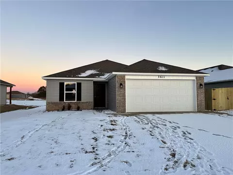 3611 S 3rd St, Rogers, AR 72758