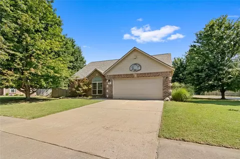 1813 SW Pine Ave, Bentonville, AR 72713