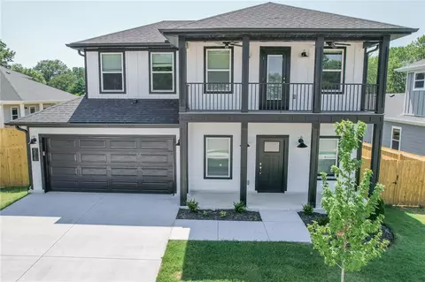 516 S 14th St, Rogers, AR 72758