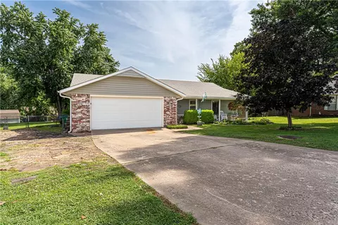 1549 Amy Cir, Springdale, AR 72762