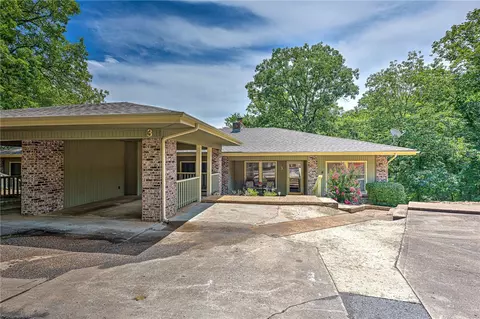 3 Kenneth Ln, Bella Vista, AR 72715