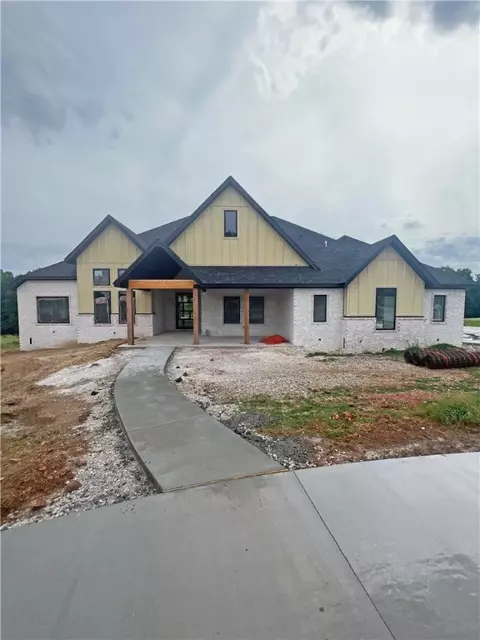 126 Old Ivy Cv, Springdale, AR 72762
