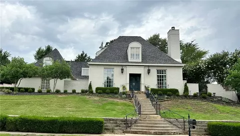 2545 Candlewood Dr, Fayetteville, AR 72703