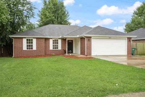 707 Ponderosa St, Centerton, AR 72719