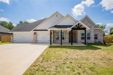 1205 Oak Bend Loop, Springdale, AR 72762