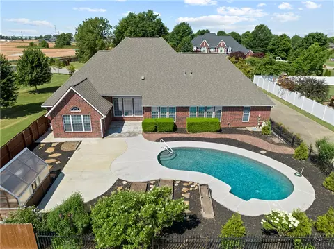 2701 S Laurel Crossing Cir, Rogers, AR 72758