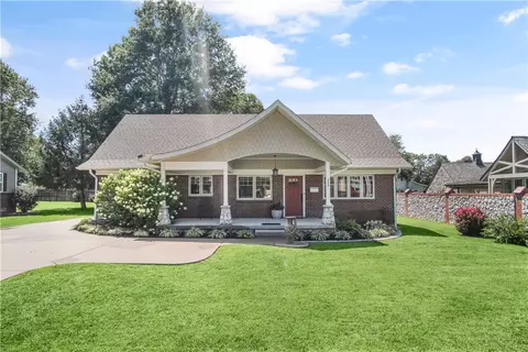 209 NW F St, Bentonville, AR 72712