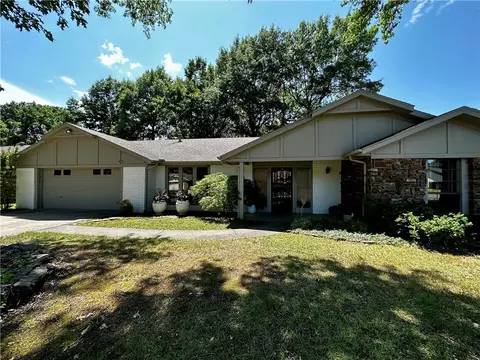 151 San Jose Dr, Springdale, AR 72764