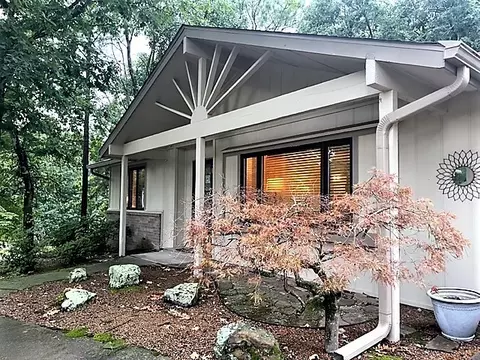 1 Chelsea Ln, Bella Vista, AR 72715