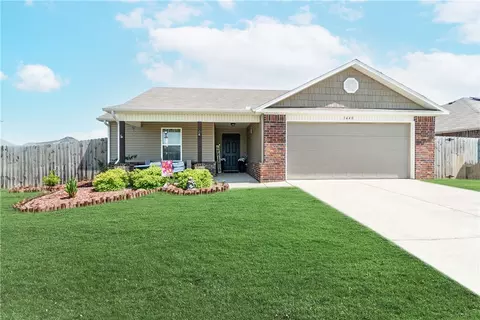 1440 Scotland Dr, Centerton, AR 72719