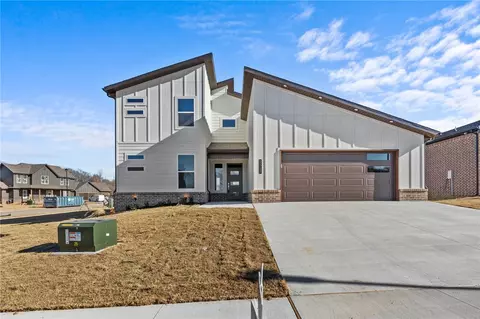 2512 Fairway Cir, Pea Ridge, AR 72751