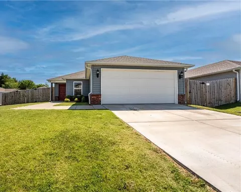 4841 W Hoover Loop, Fayetteville, AR 72704