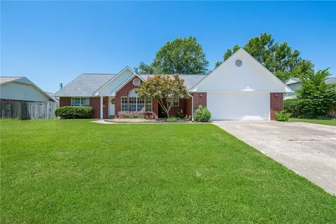 1416 Forest St, Springdale, AR 72764