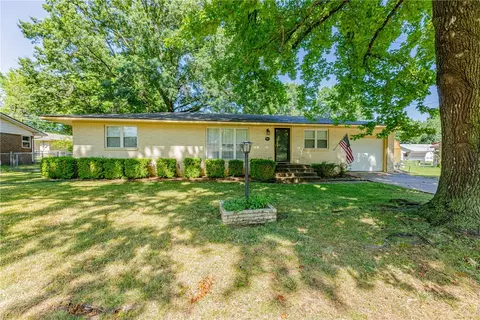 953 Asboth St, Pea Ridge, AR 72751