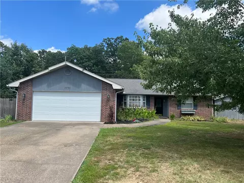 22784 Lake Forrest Ct, Siloam Springs, AR 72761