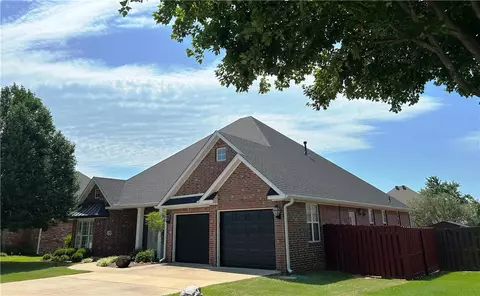 4427 W Lofty Wood Dr, Fayetteville, AR 72704