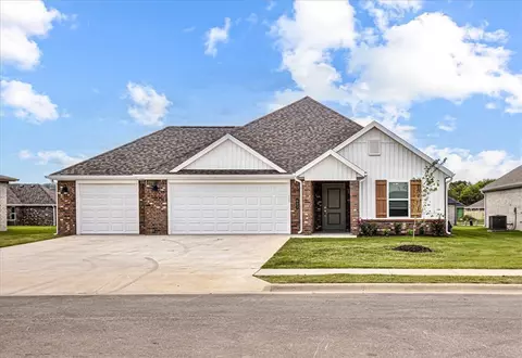 642 Kayla Maria St, Prairie Grove, AR 72753