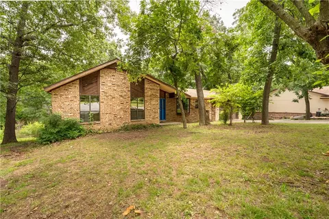 2209 Vine Ln, Springdale, AR 72762