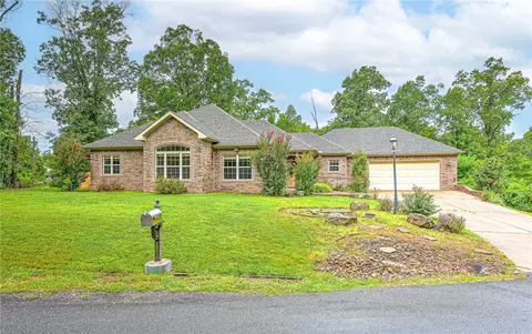 1 Yarty Ln, Bella Vista, AR 72715