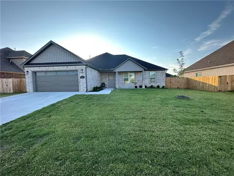 511 Linda Ln, Centerton, AR 72719