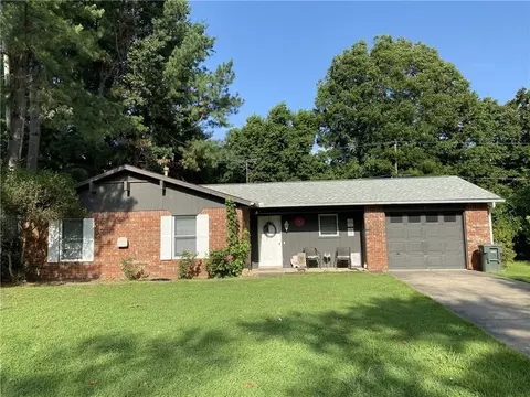 2891 Sunny Ln, Fayetteville, AR 72703