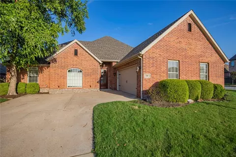 700 SW Sterling Pl, Bentonville, AR 72712