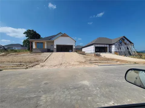 942 Sugar Loaf St, Prairie Grove, AR 72753
