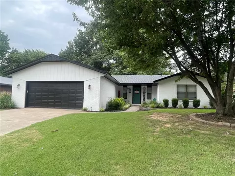 2706 S 43rd St, Springdale, AR 72762