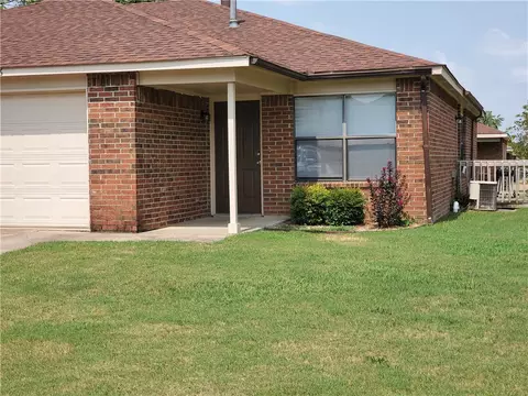 656 658 Martha Dr, Fayetteville, AR 72703