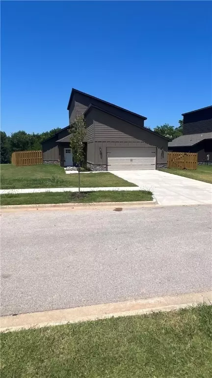2648 Justin Dr, Fayetteville, AR 72704