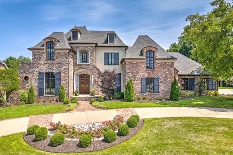 15 W Nottingham Ln, Rogers, AR 72758