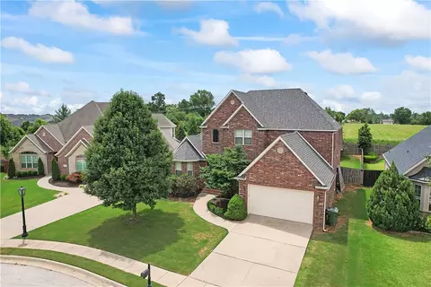 5603 S Chadwick Dr, Rogers, AR 72758