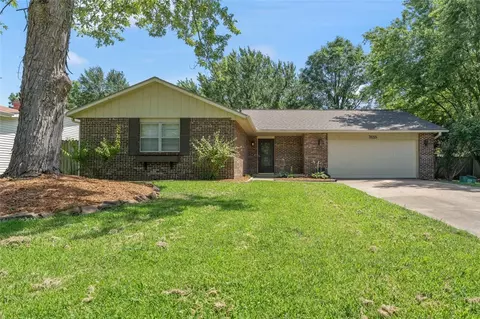 3115 E Cherokee Dr, Fayetteville, AR 72701