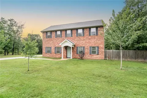 4 Saint Asaph Dr, Bella Vista, AR 72714