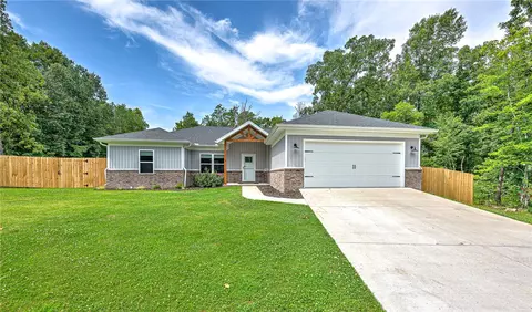 1 Gilling Ln, Bella Vista, AR 72714