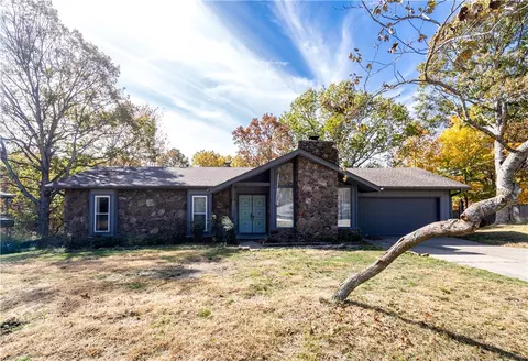 9349 Grimes Dr, Rogers, AR 72756