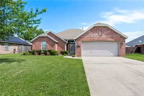 111 W Necessary Dr, Rogers, AR 72758