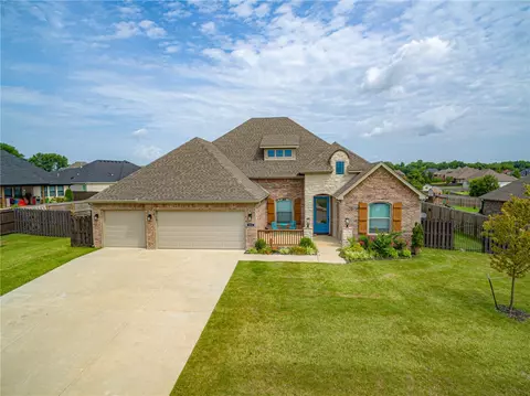 111 Sicily Dr, Centerton, AR 72719