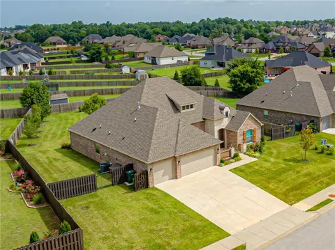 111 Sicily Dr, Centerton, AR 72719 photo 3