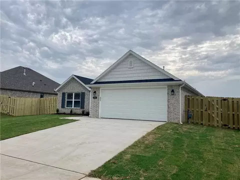 272 S Coventry Ave, Farmington, AR 72730