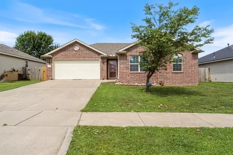 1302 N 30th St, Rogers, AR 72756