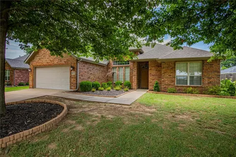 2679 N Shadow Crest Dr, Fayetteville, AR 72704