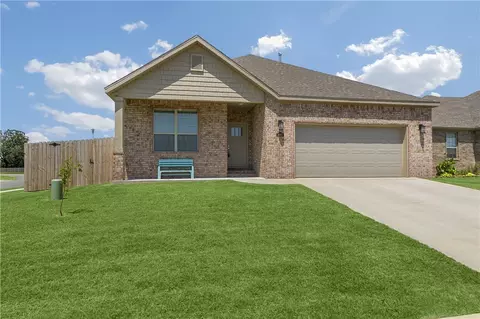 1060 E Skyline Loop, Centerton, AR 72719