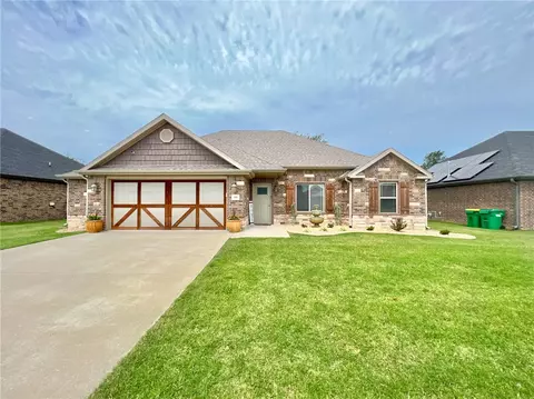 940 Bob Glen Cir, Centerton, AR 72719