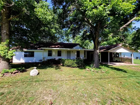 1425 Lake Sequoyah Dr, Fayetteville, AR 72701