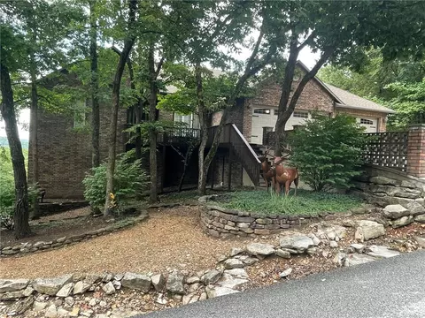 27 Leatherwood Dr, Holiday Island, AR 72631